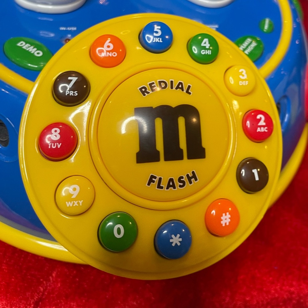 One-of-a-Kind Vintage M&M Phone – The Ultimate Retro Find! - Picture 6 of 6